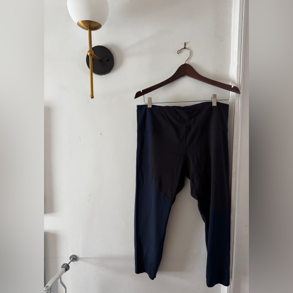 LULULEMON Black Navy High-Waist CROPPED Leggings